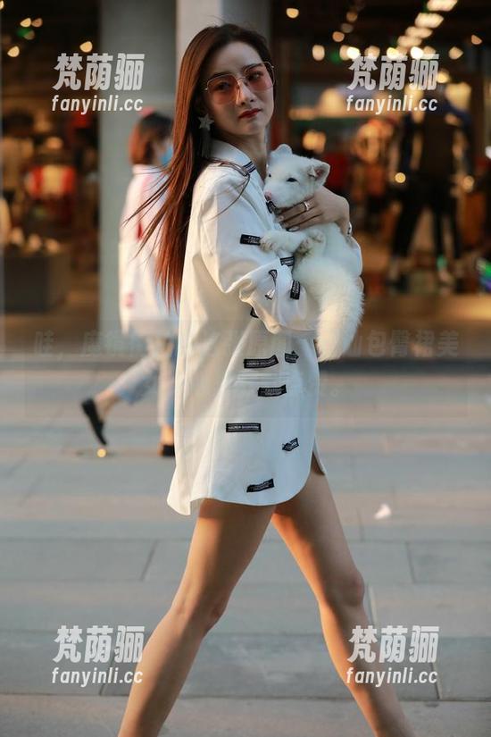 魔镜街拍 哇,魔镜街拍的这张原图:搭讪包臀裙美女,心里默默点赞。