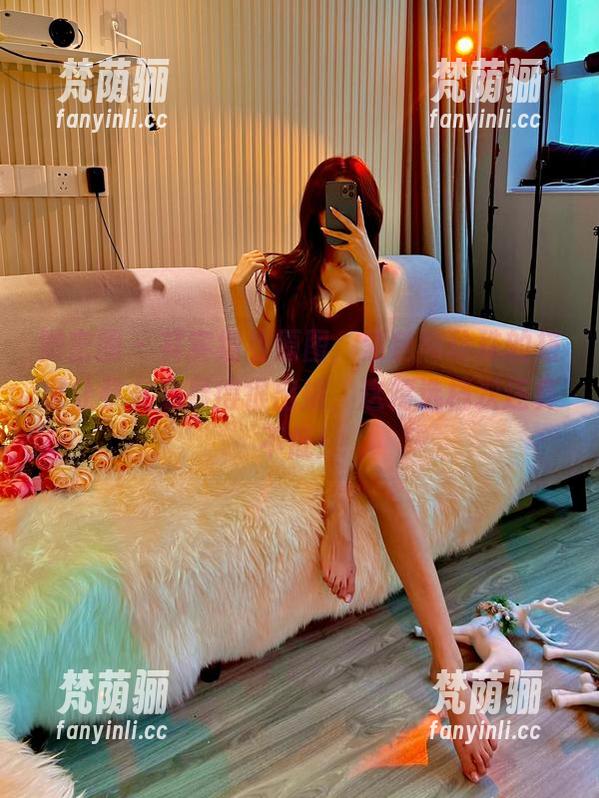 黎允熙 微密圈 - 其实细看原图,紫色和珍珠的搭配让黎允熙显得很出挑,这精选档次还真不低!